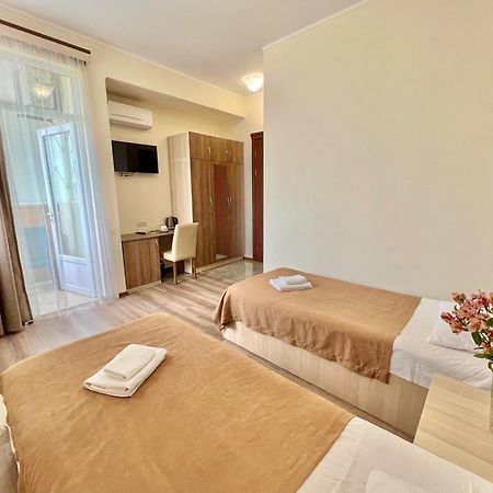 Hotel Mireosi Батумі Екстер'єр фото
