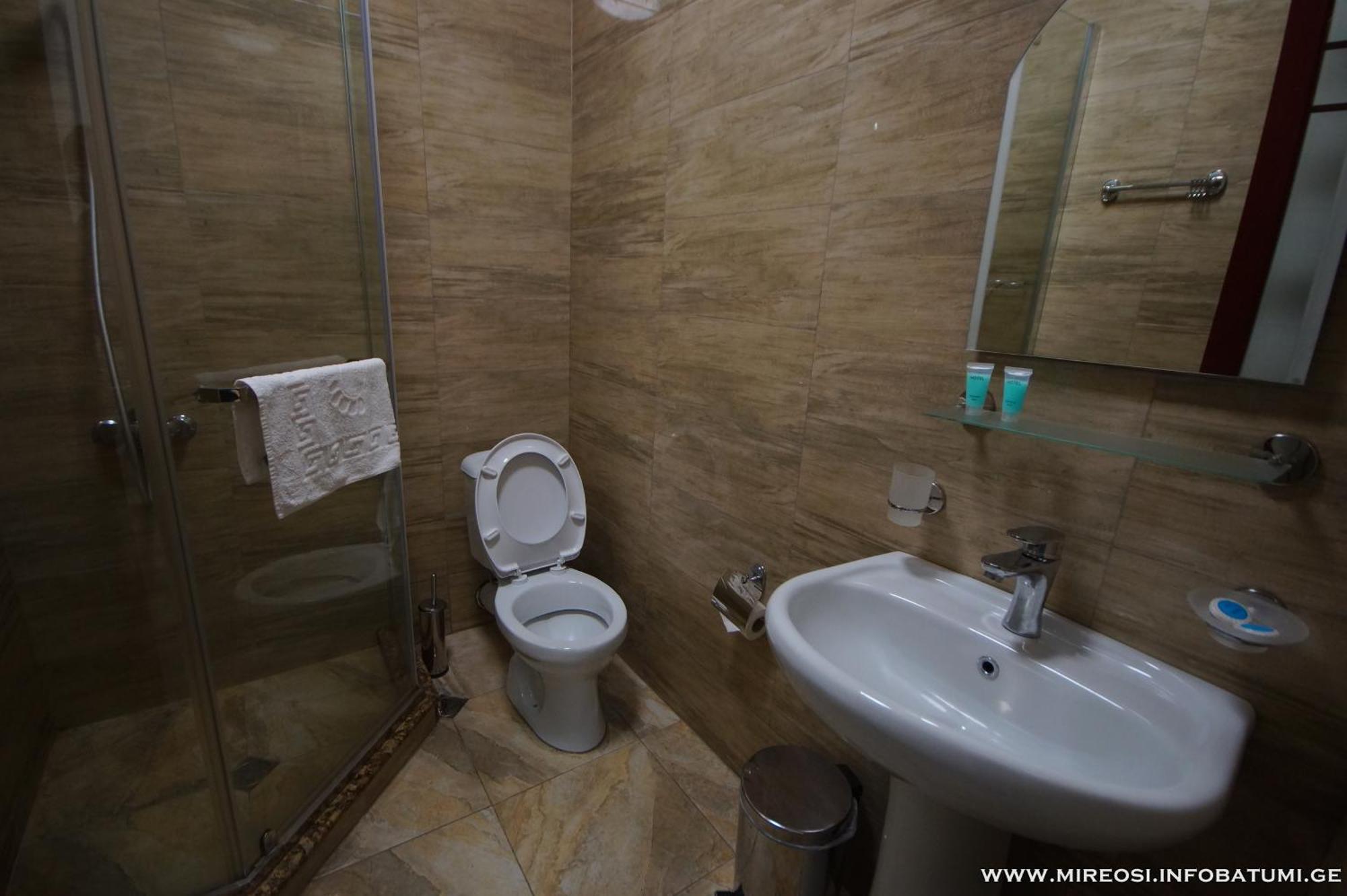 Hotel Mireosi Батумі Екстер'єр фото
